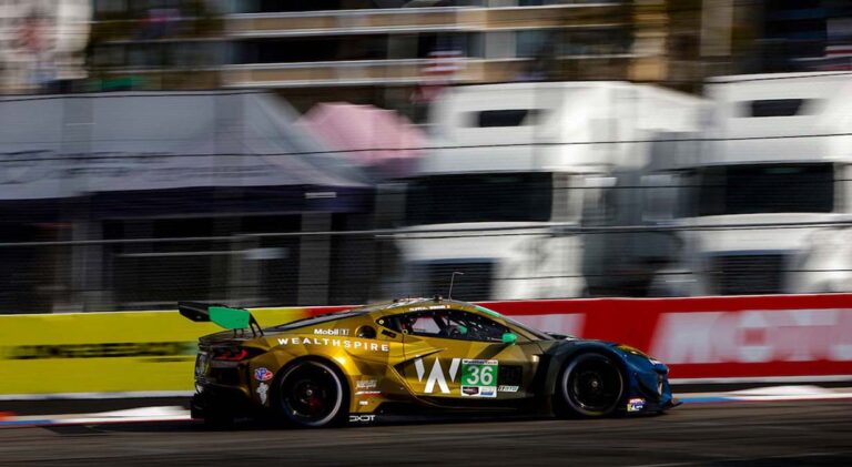 Wickens Regressa e Herda Pole em Long Beach Após Penalização