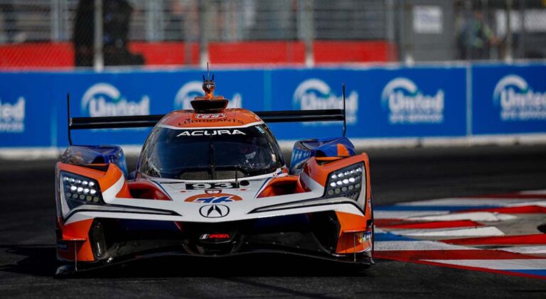 Yelloly Coloca Acura na Pole em Long Beach Com BMW na Perseguição