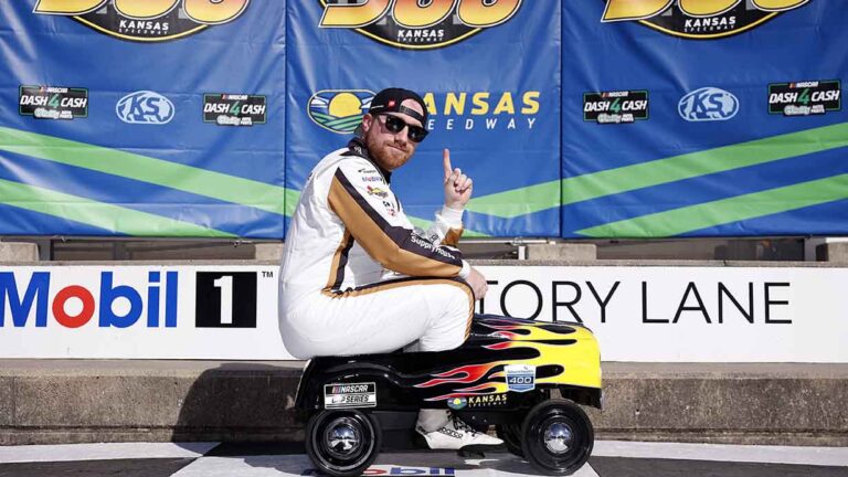 Reddick Conquista Pole em Kansas e Reforça Domínio na NASCAR Cup Series