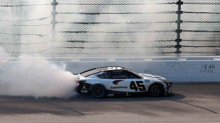 Reddick Vence em Overtime no Kansas e Entra Para a História da NASCAR
